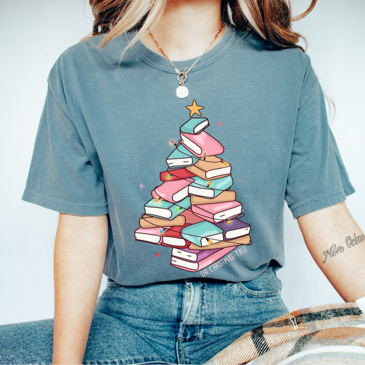 Books Christmas Tree shirt in Comfort Colors